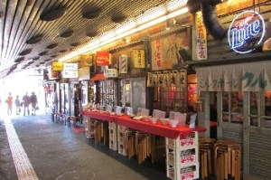 Yurakucho railway line bridge in Tokyo, Cafe
